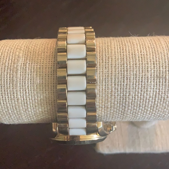 Michael Kors Gold & white watch - Picture 3 of 7